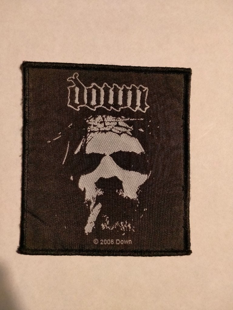 Down 2006 logo patch embleem hardrock metal muziek, Ophalen of Verzenden, Gebruikt, Kleding