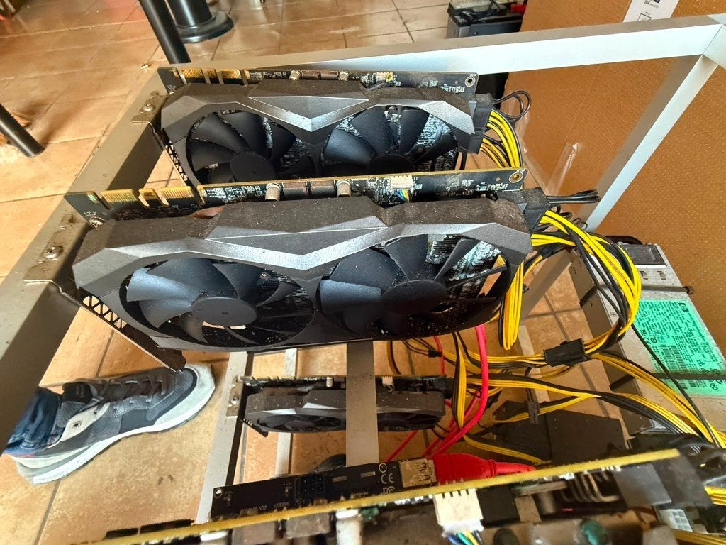 Mining Rig (waterschade), Ophalen of Verzenden, Niet werkend, GDDR5