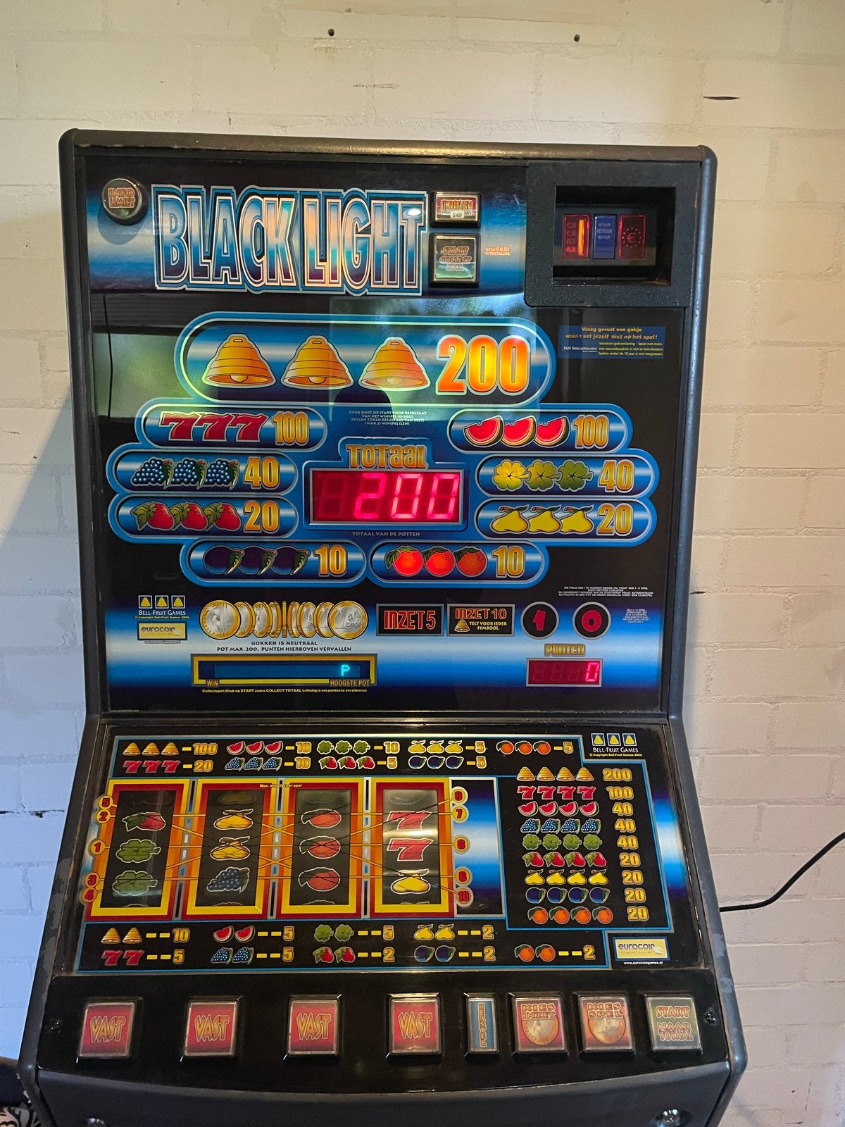 Blacklight gokkast met nieuw moederbord en externe batterij, Euro, Ophalen, Gebruikt, Met sleutels