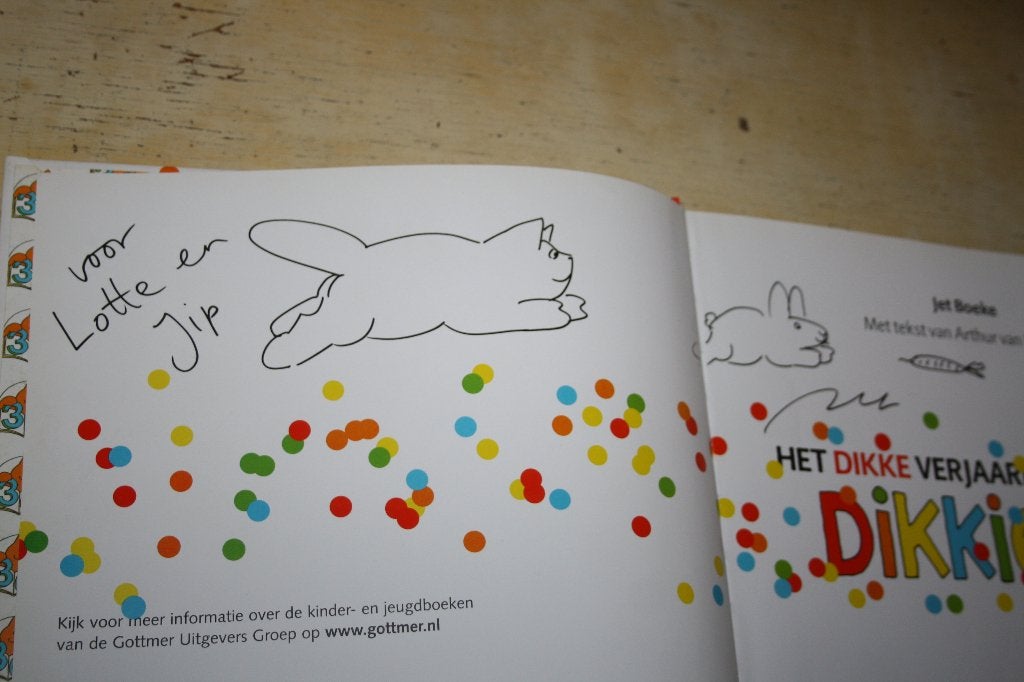 Dikke verjaardagsboek van Dikkie Dik Jet Boeke gesigneerd, Ophalen of Verzenden, Gelezen, Fictie algemeen