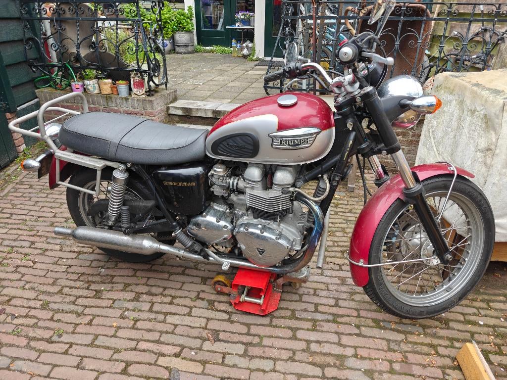 Triumph Bonneville 2001, 2 cilinders, 790 cc, Motorrijbewijs A, Gebruikt