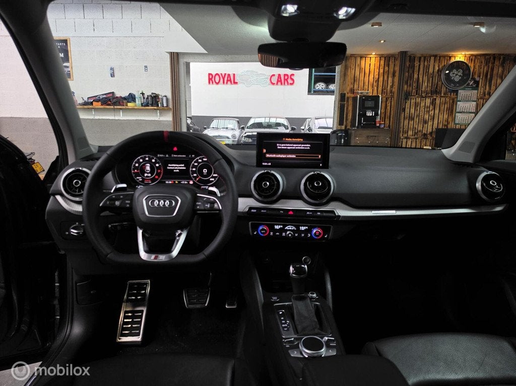Audi Q2 35 TFSI S-LINE / Acc / Camera/ Leer/ B.spot/ 19 INCH, 4 cilinders, 150 pk, Leder, Bedrijf
