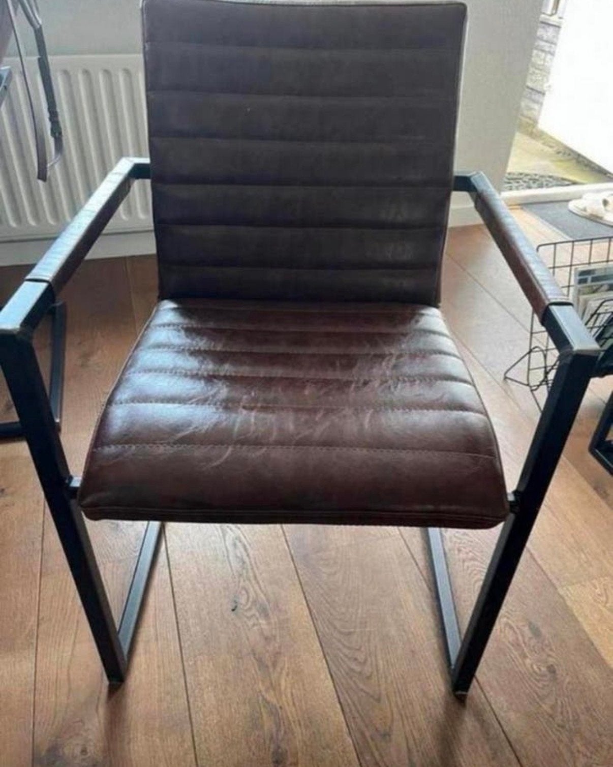 Lederlook stoel met metalen frame - Bruin, Ophalen, Gebruikt, Bruin, Leer