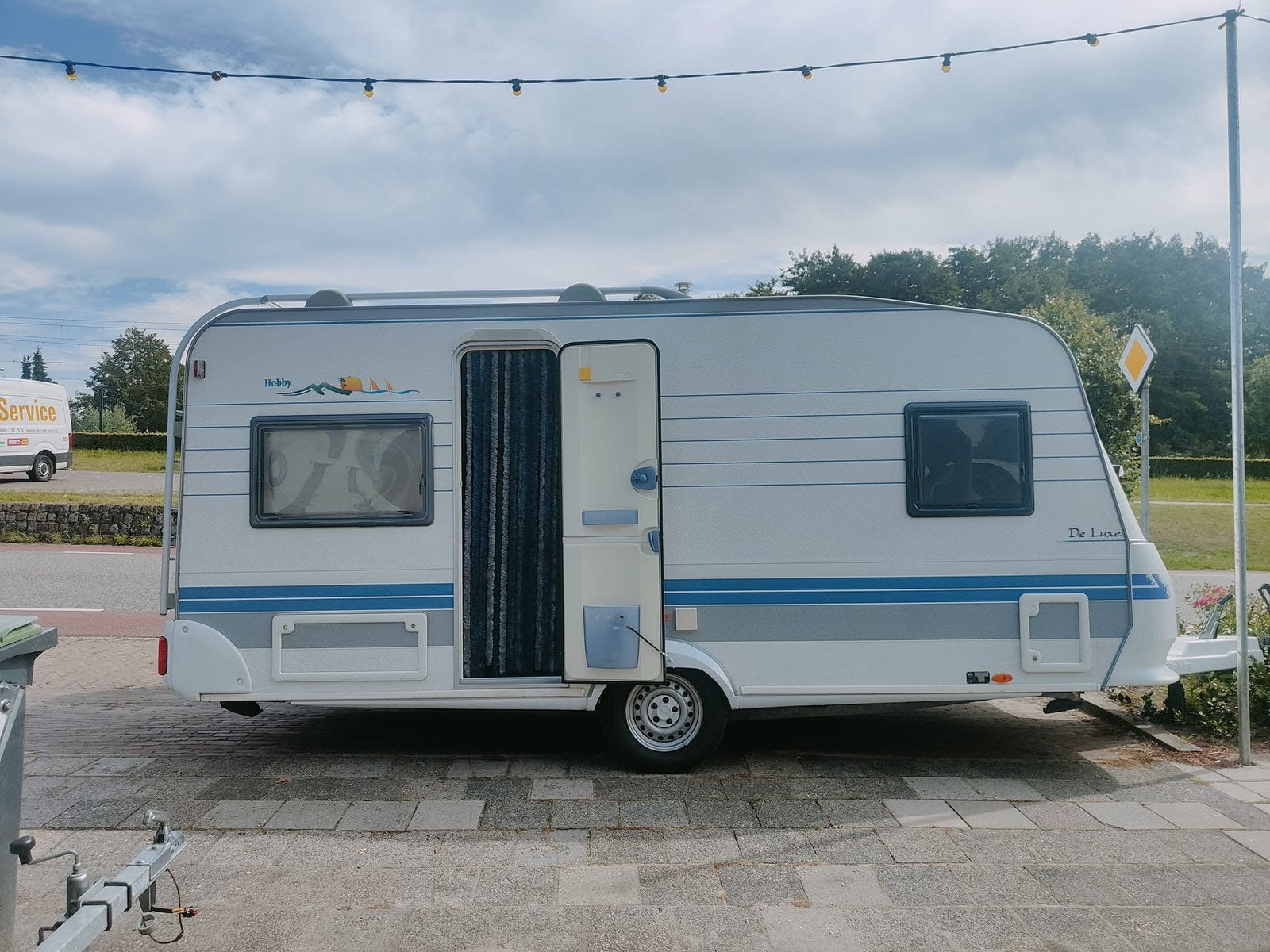 4 pers. Caravan honby deluxe, Rondzit, Hobby, 750 - 1000 kg, Particulier