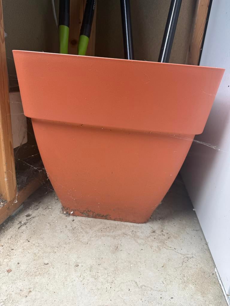 Grote vierkante bloempot, Tuin en Terras, Bloembakken en Plantenbakken, Ophalen, Zo goed als nieuw, Vierkant, Steen