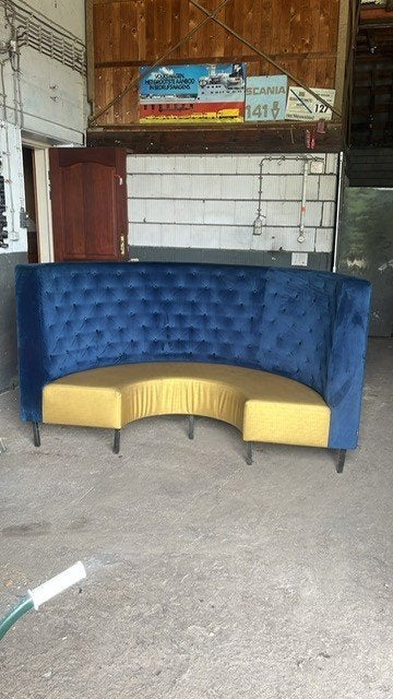 Halfronde bank, Ophalen, Zo goed als nieuw, Stof, Modern, Chesterfield-stijl