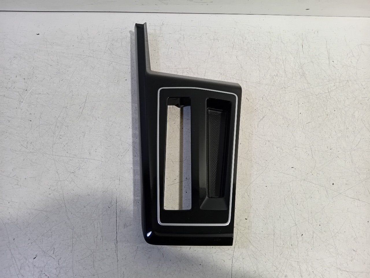 Sierlijst Volkswagen Golf, Onderdelen@venauto.nl, Van der Ven Autorecycling B.V., Gebruikt, Ettenseweg 76, 4706 PB Roosendaal, The Netherlands
