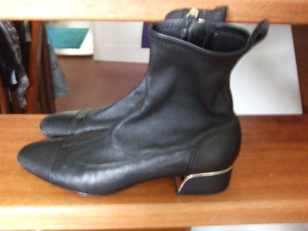 Massimo Dutti superzachte leren zwarte laarsjes 39, Massimo Dutti, Zwart, Lage of Enkellaarzen, Ophalen of Verzenden