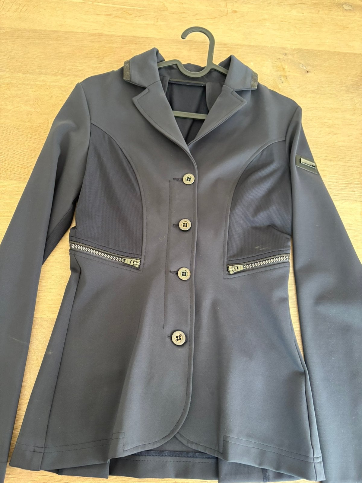 Nieuw equestrian stockholm wedstrijd jasje xs donkerblauw, Dieren en Toebehoren, Paardrijkleding, Ophalen of Verzenden, Zo goed als nieuw