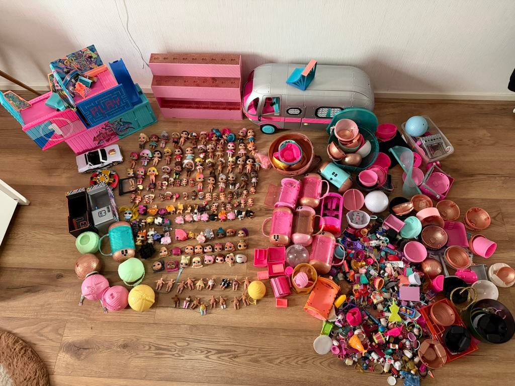 L.O.L. Surprise 110 poppetjes/dieren camper container huis, Ophalen of Verzenden, Zo goed als nieuw, Overige typen