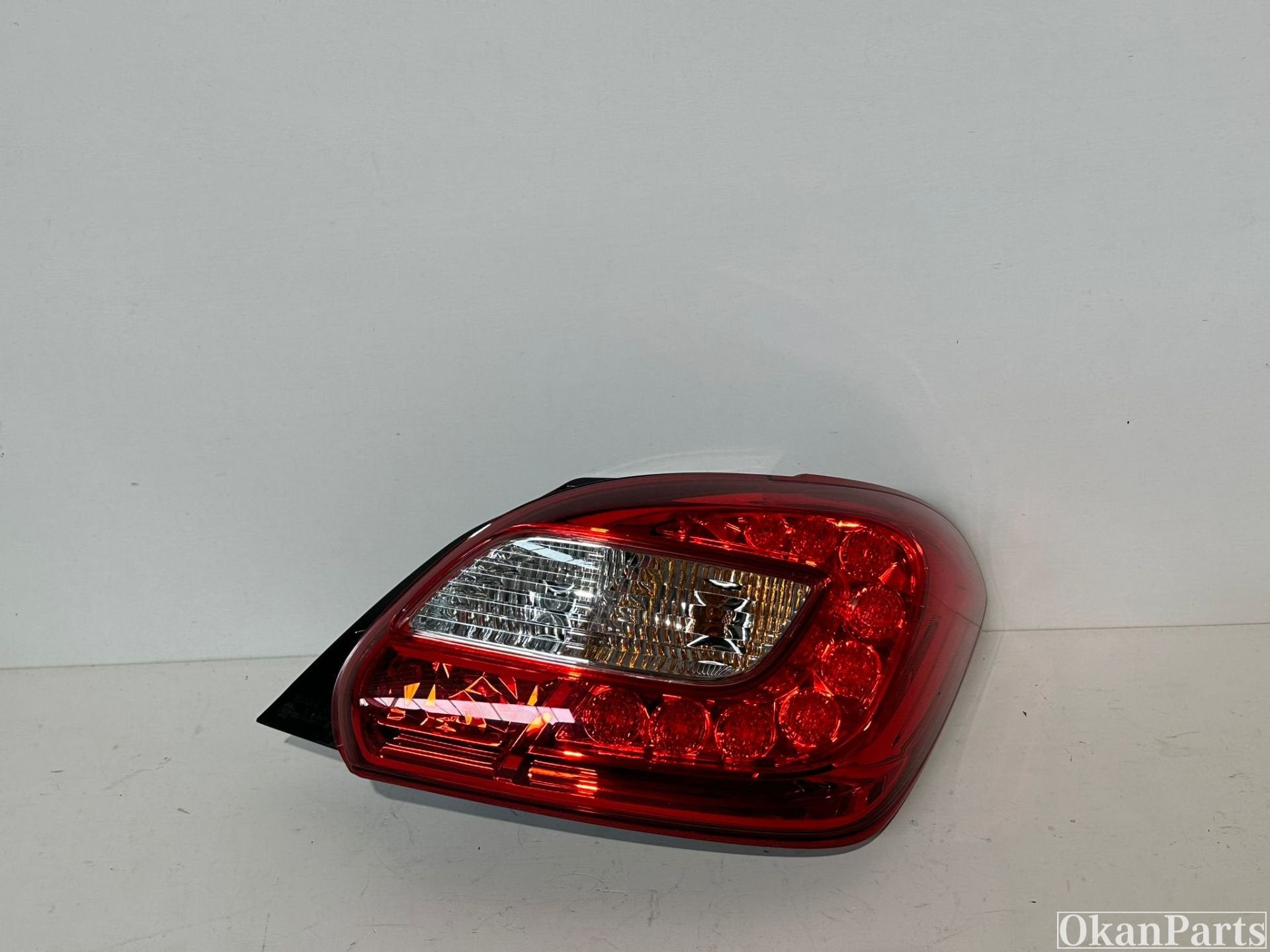 Mitsubishi Space Star LED achterlicht rechts 8330B020, Auto-onderdelen, Info@mitsubishi-motors.com, Gebruikt, Mitsubishi Motors Corporation