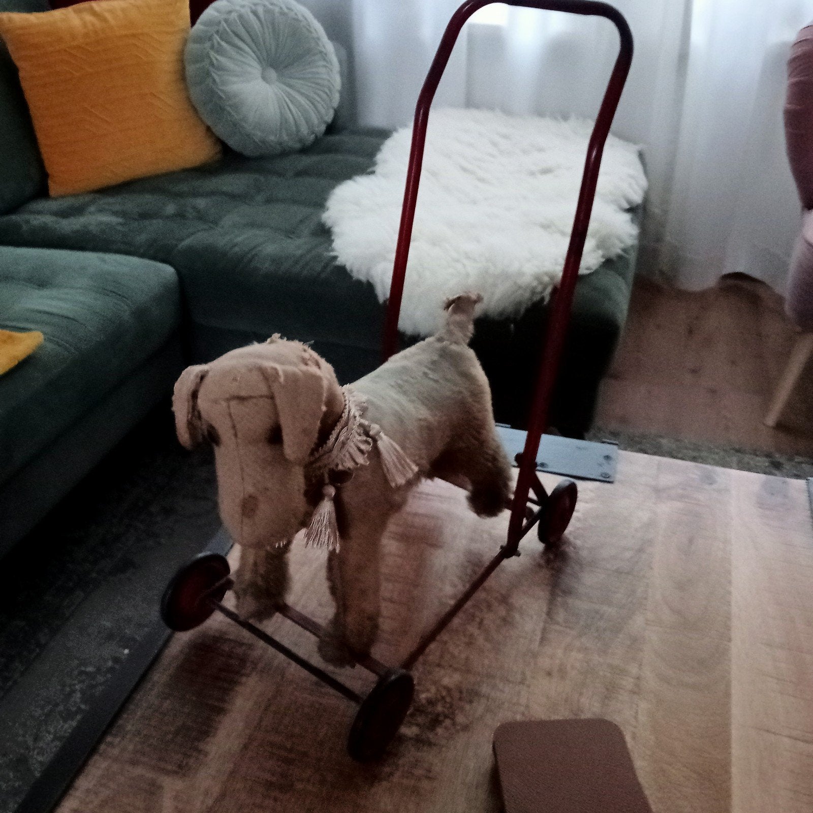 Shabby oud hondje op wieltjes, Ophalen of Verzenden