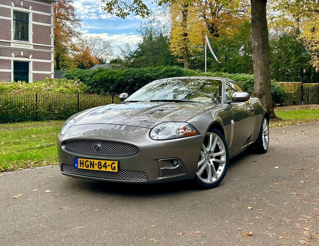Jaguar XK Coupé 4.2 V8 Supercharged Vapor Grey, Auto's, Achterwielaandrijving, Leder, Particulier, Euro 4