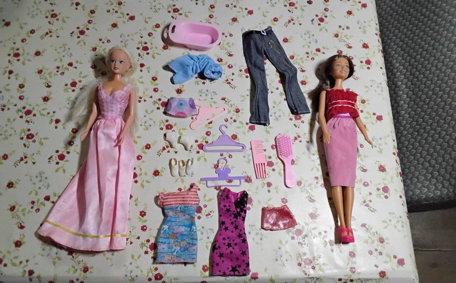 Barbie poppen met kleding en accessoires, Ophalen of Verzenden, Gebruikt, Barbie