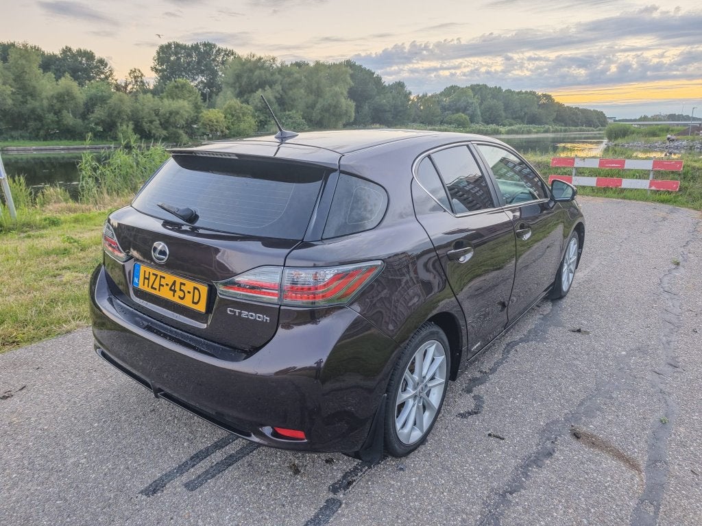 Lexus CT 200h | Camera | Schuifdak | Leer | Stoelverwarming, Auto's, Lexus, Beige, Bruin, Leder, 19 km/l