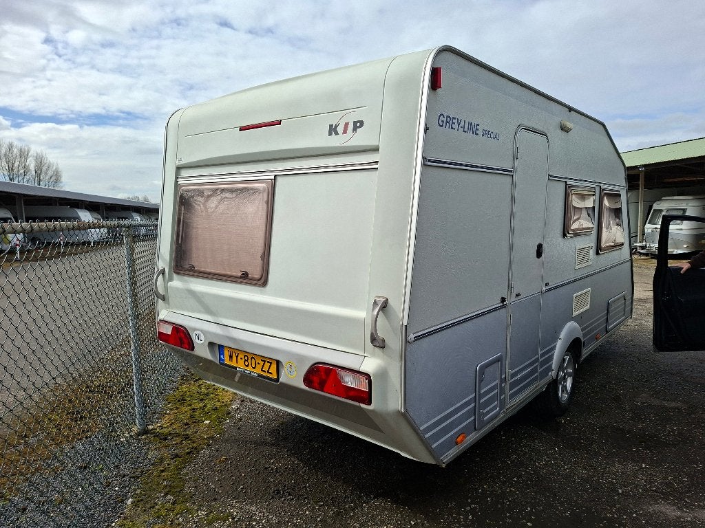 Caravan, KIP, Caravans en Kamperen, Caravans, Particulier, tot en met 4, 500 - 750 kg, Treinzit, Kip, Omvormbare zithoek, Vast bed