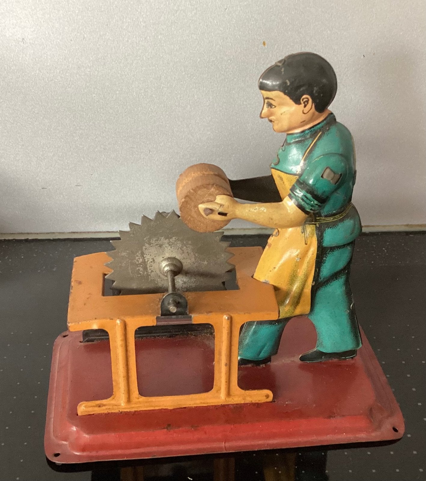 Antiek 1920 -1930 blikken stoommachine zager figuur,Germany, Ophalen