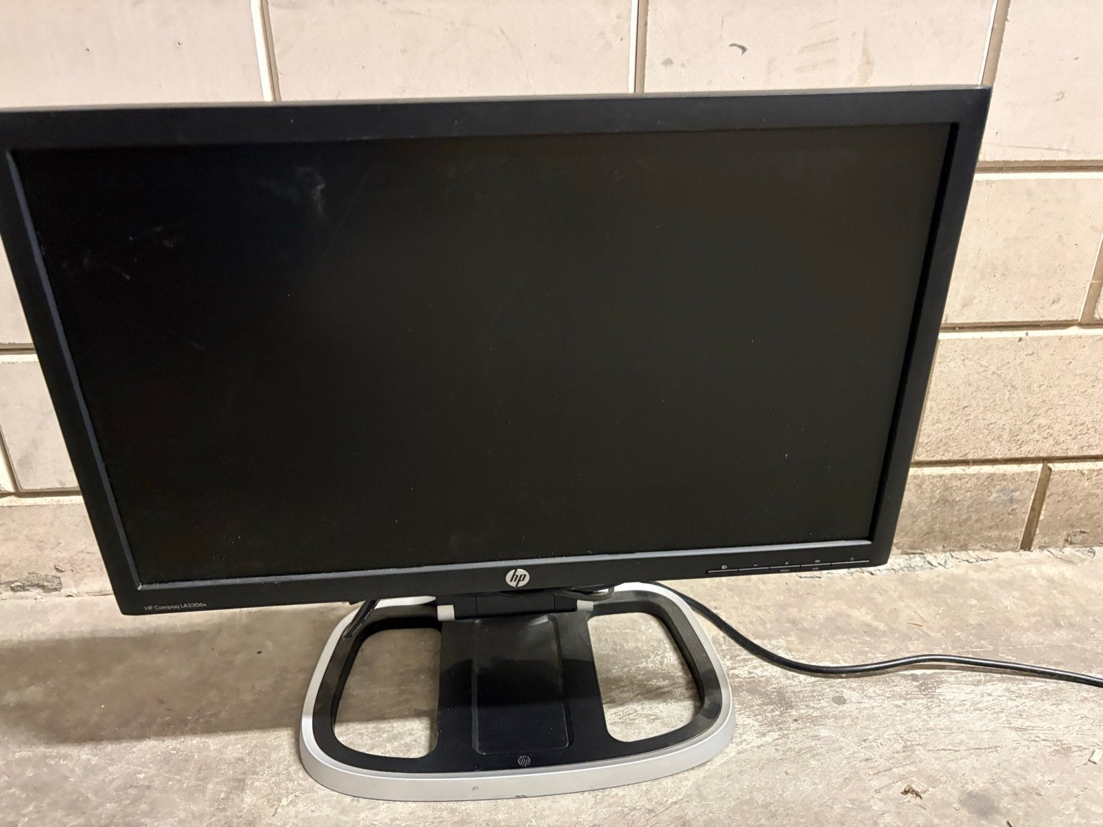 8x HP Compaq LA2306x Monitor - Full HD, Draaibaar, Kantelbaa, Ophalen, Draaibaar, Gebruikt, Full HD
