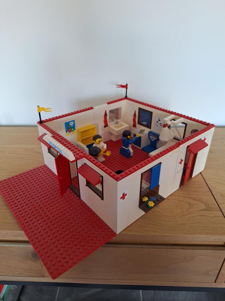 Nostalgisch lego ziekenhuis, Kinderen en Baby's, Speelgoed | Poppenhuizen, Ophalen, Toebehoren