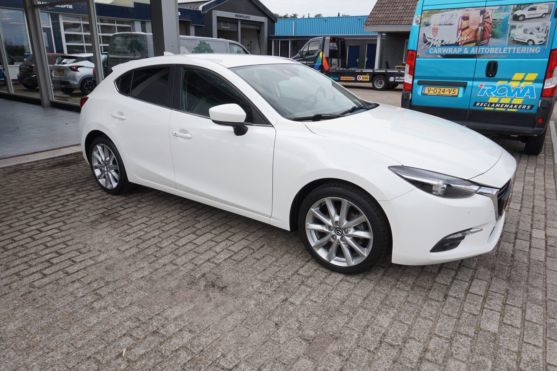 Mazda 3 2.0 SkyActiv-G 120 GT-M ,49dkm Automaat Incl 12 mnd, Auto's, Mazda, Gebruikt, 4 cilinders, Wit, Leder
