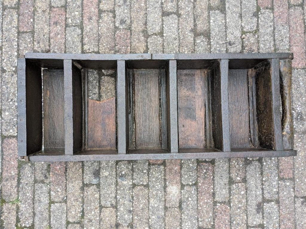 Echte oude steenmal met ijzeren beslag, Antiek en Kunst, Ophalen