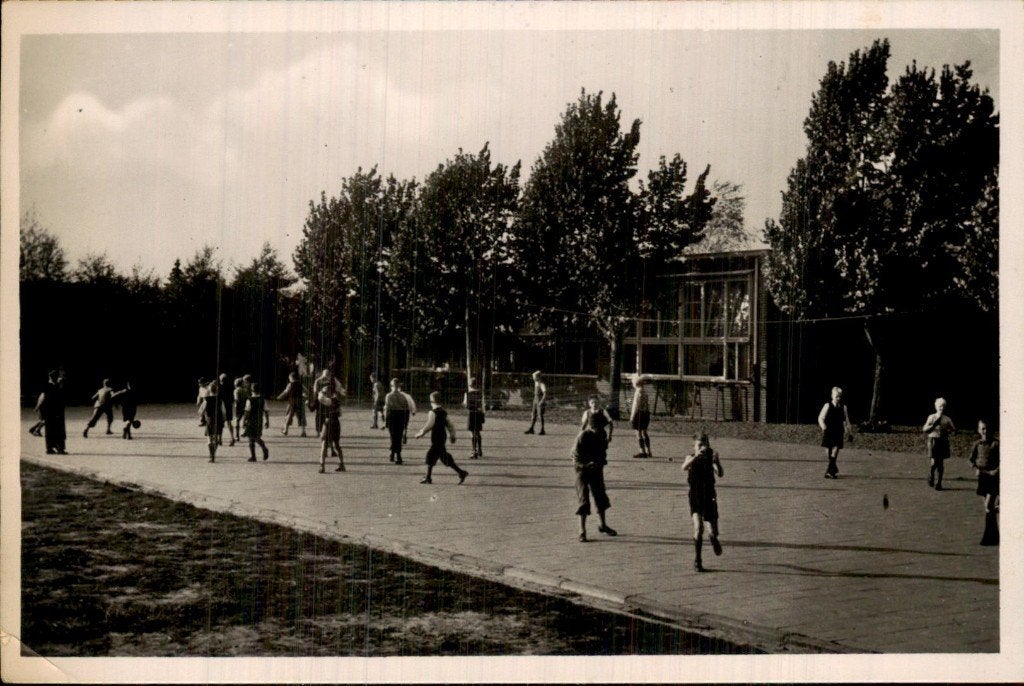 Wehl - Pensionaat St. Martinus - Speelplaats, Verzamelen, Ansichtkaarten | Nederland, Ophalen of Verzenden, 1960 tot 1980, Gelopen
