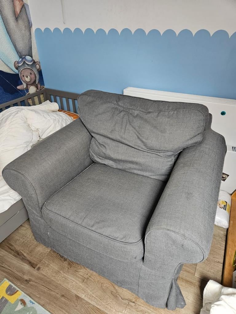 Comfortabele grijze fauteuil - ikea, Huis en Inrichting, Fauteuils, Ophalen, Modern, Comfortabel, 75 tot 100 cm, Zo goed als nieuw
