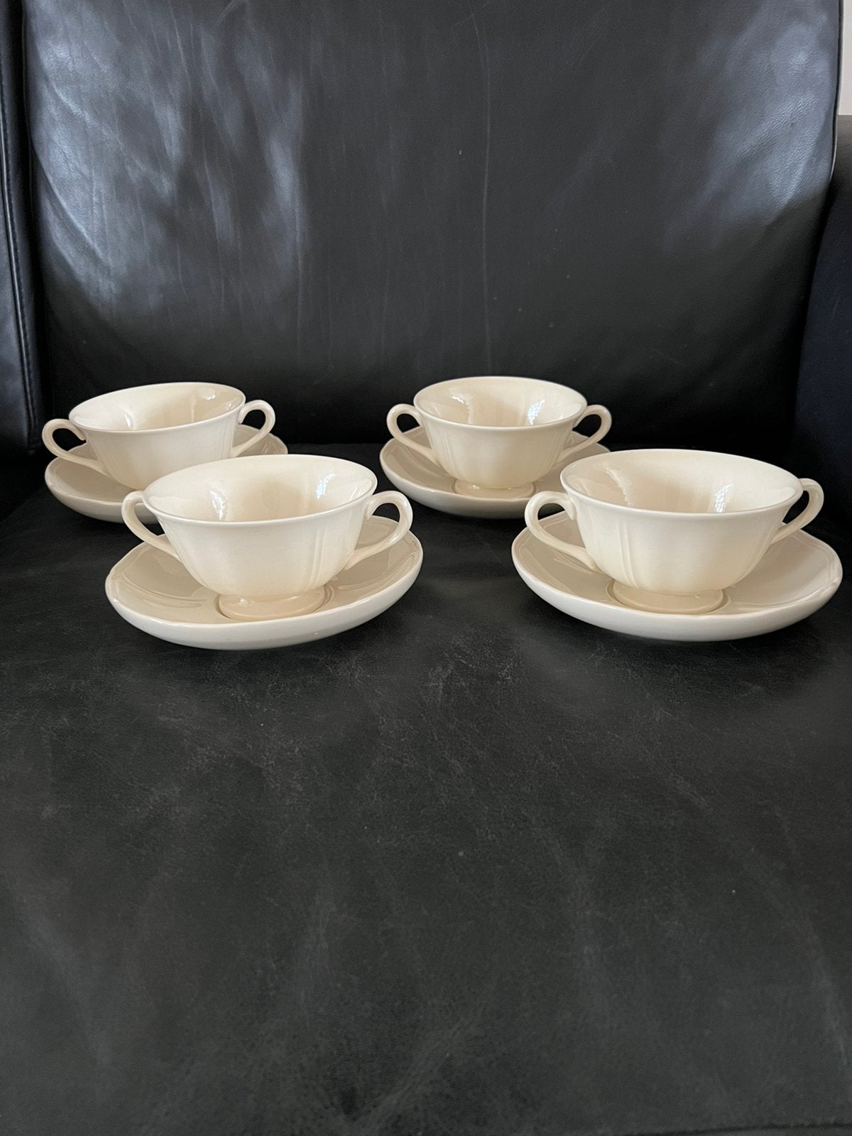 Wedgwood Queens plain soepkop met schotel, Huis en Inrichting, Keuken | Servies, Ophalen, Klassiek, Zo goed als nieuw, Kop(pen) en/of Schotel(s)