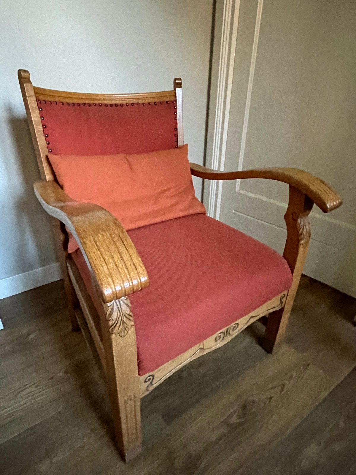 Antieke houten fauteuil met rode bekleding, Antiek en Kunst, Ophalen