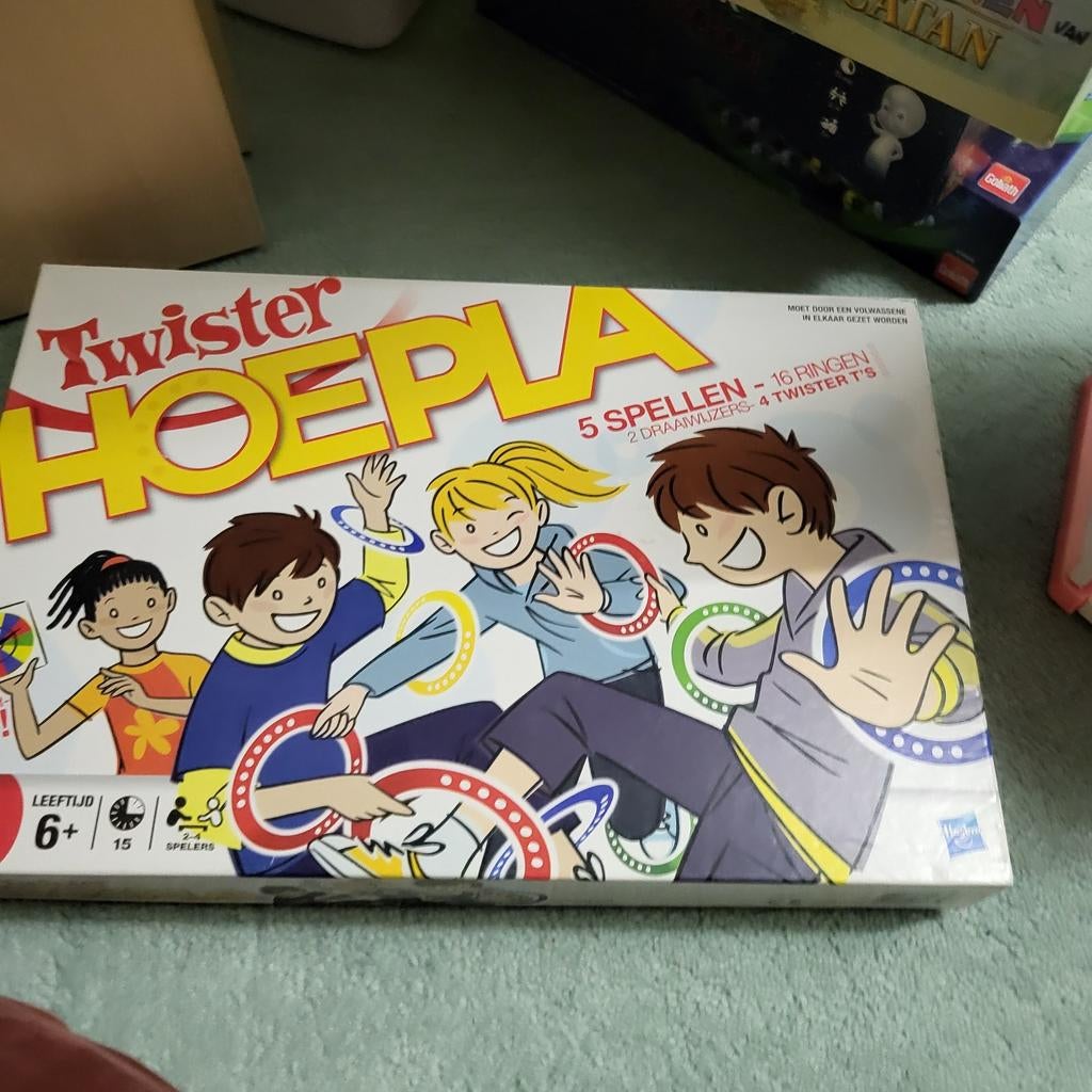 Twister Hoepla - Leuk spel voor het hele gezin!, Hobby en Vrije tijd, Gezelschapsspellen | Bordspellen, Vijf spelers of meer, Ophalen of Verzenden