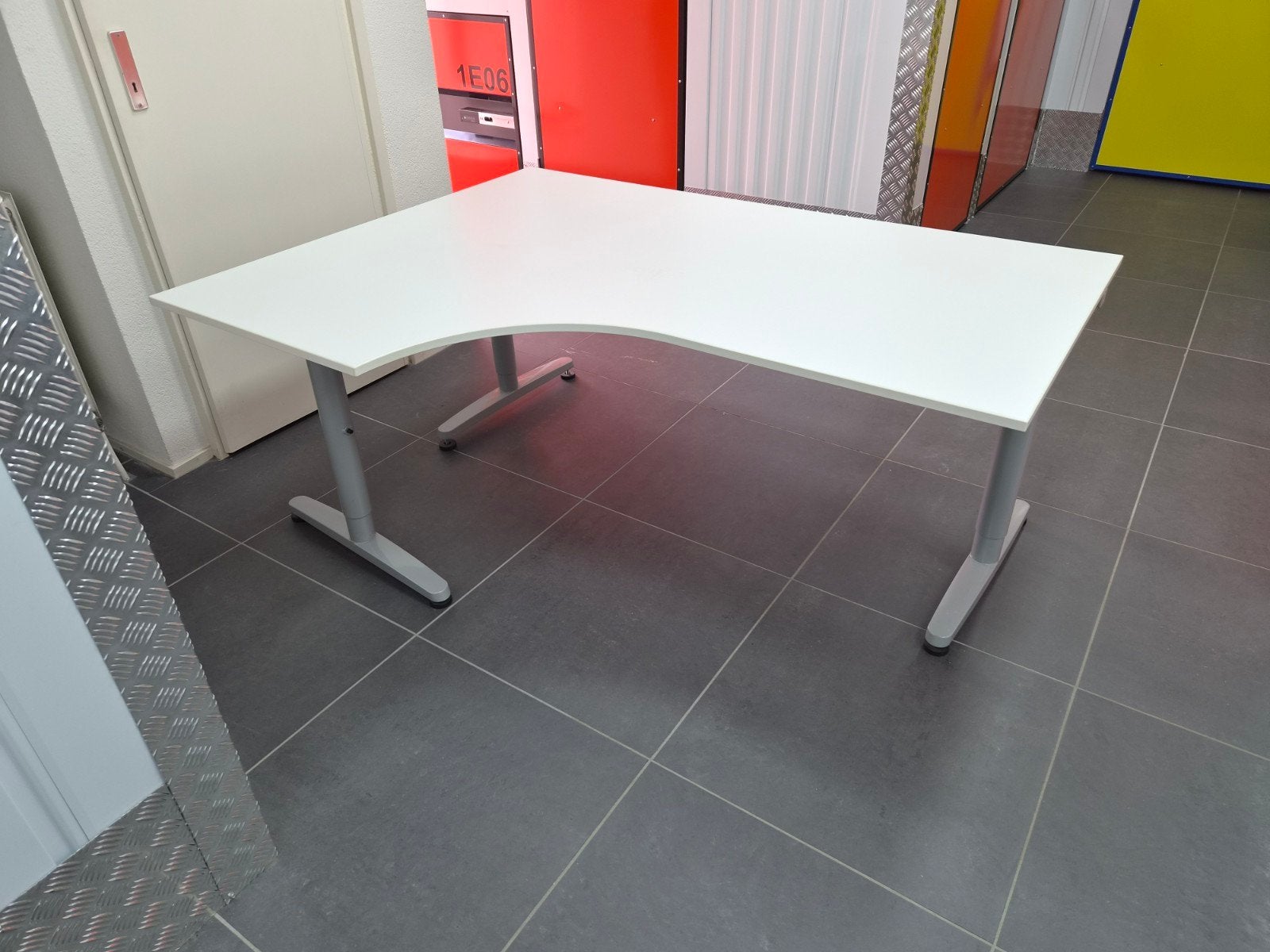 IKEA Galant hoekbureau - in hoogte verstelbaar, Huis en Inrichting, Ophalen