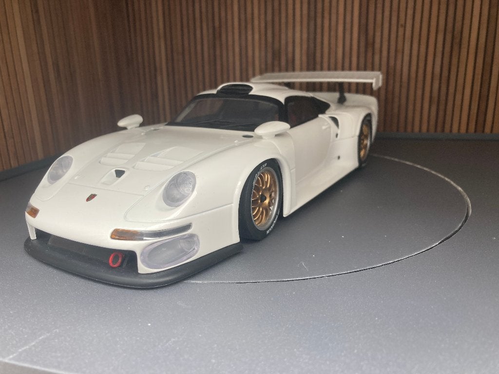 Porsche 911 GT1 1:18 UT Models Wit MJ, Ophalen of Verzenden, Zo goed als nieuw, Auto, UT Models