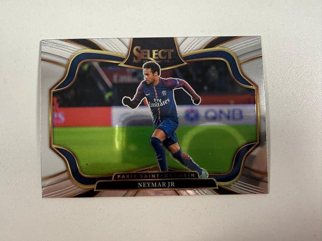223 Neymar JR Field Level Select Ligue 1 2025-26, Ophalen of Verzenden, Nieuw, Buitenlandse clubs, Poster, Plaatje of Sticker