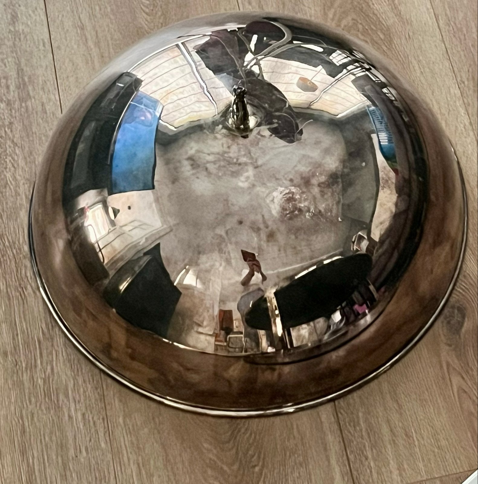 Verzilverde cloche met konijntje als handvat, Ophalen