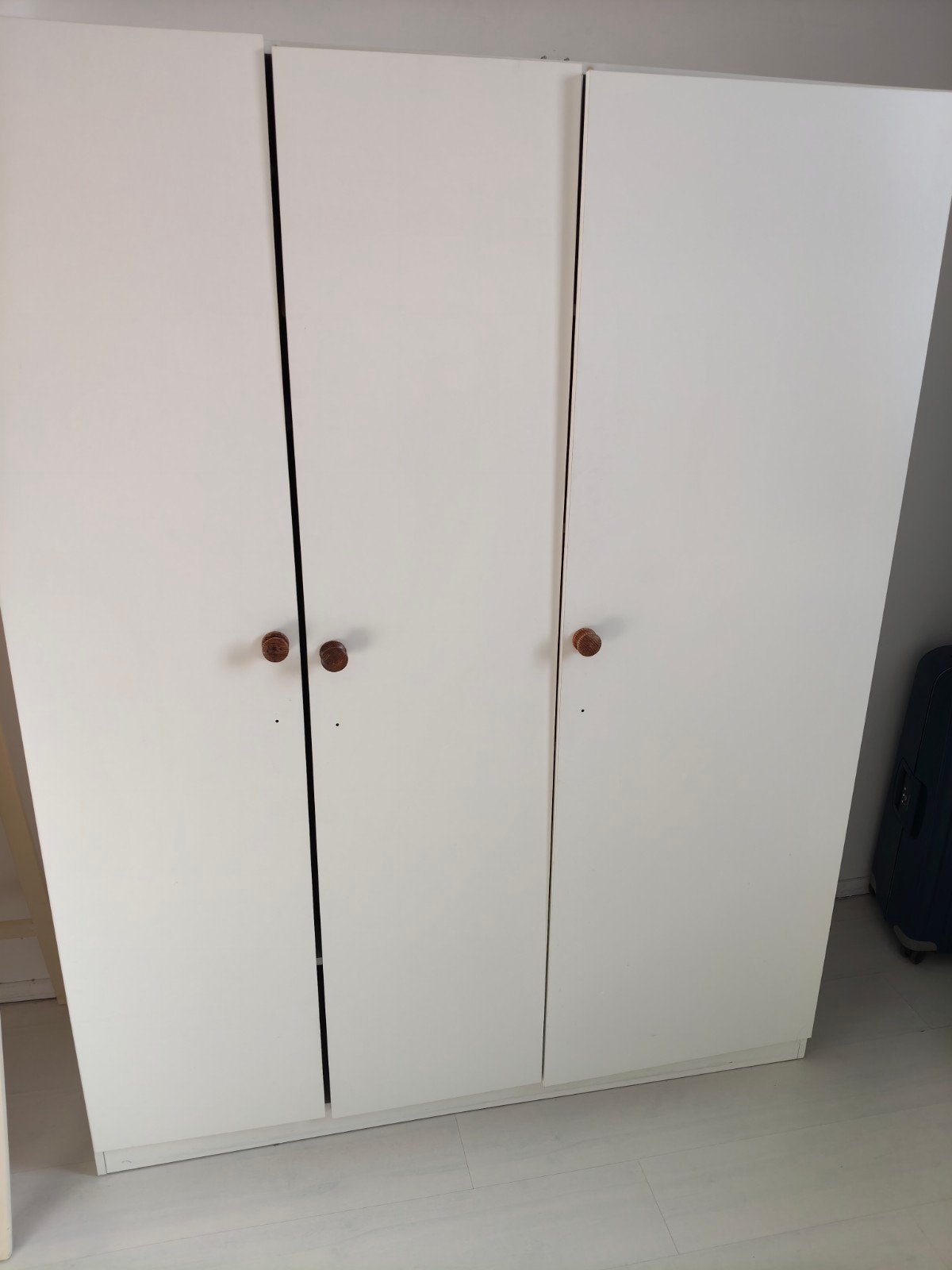 2x IKEA 3-deurs witte kledingkasten (gebruikt), Ophalen, Gebruikt, 50 tot 75 cm, 150 tot 200 cm