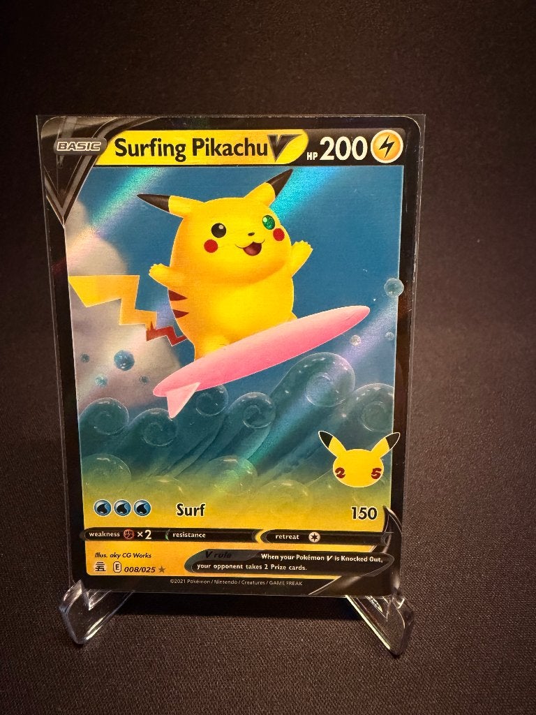Surfing Pikachu V - Pokémon kaart - Celebrations 008/025, Ophalen of Verzenden, Zo goed als nieuw, Losse kaart, Foil