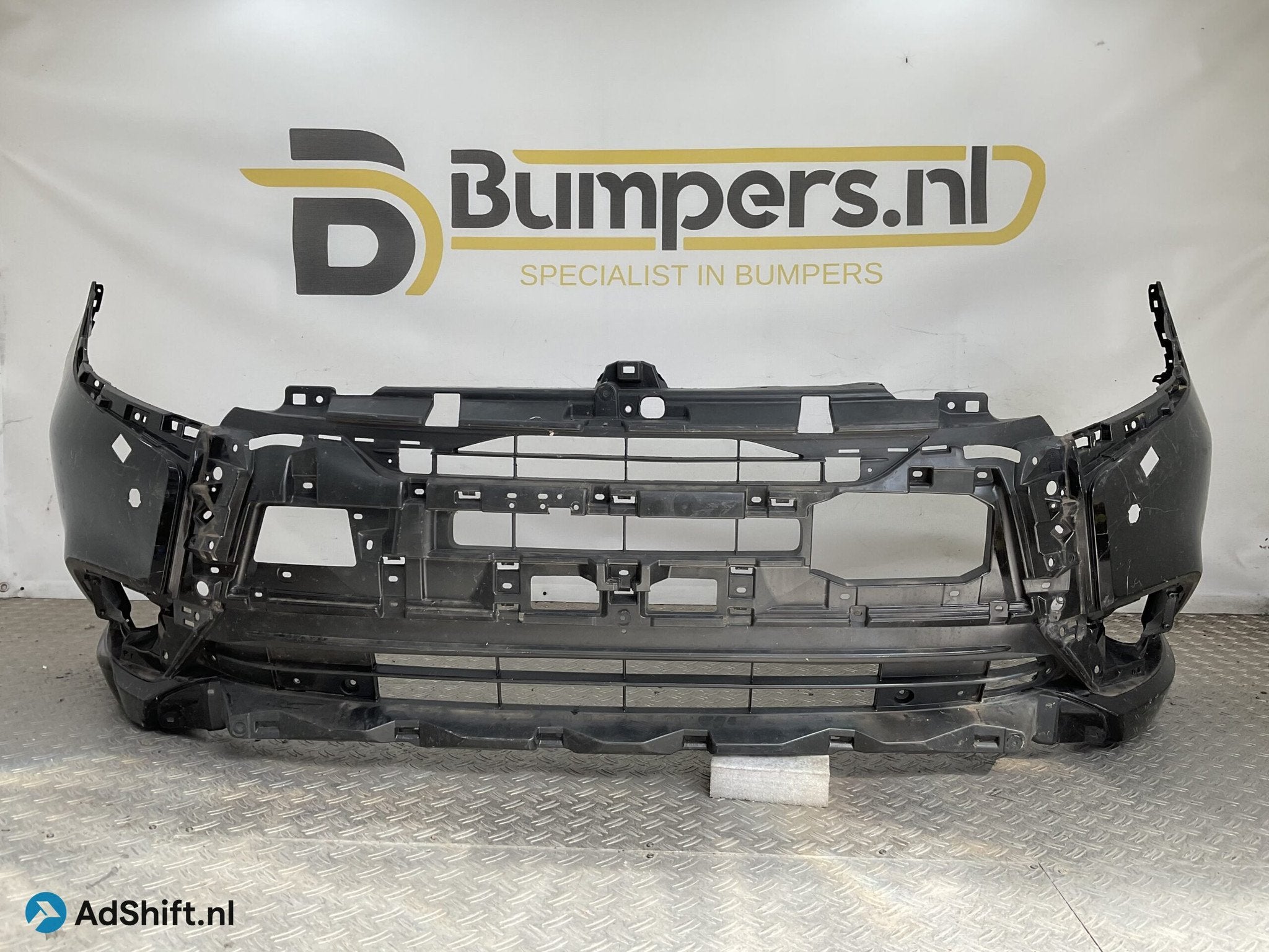 Bumper Mitsubishi Outlander 2019 6410G227ZZ Voorbumper B8-22
