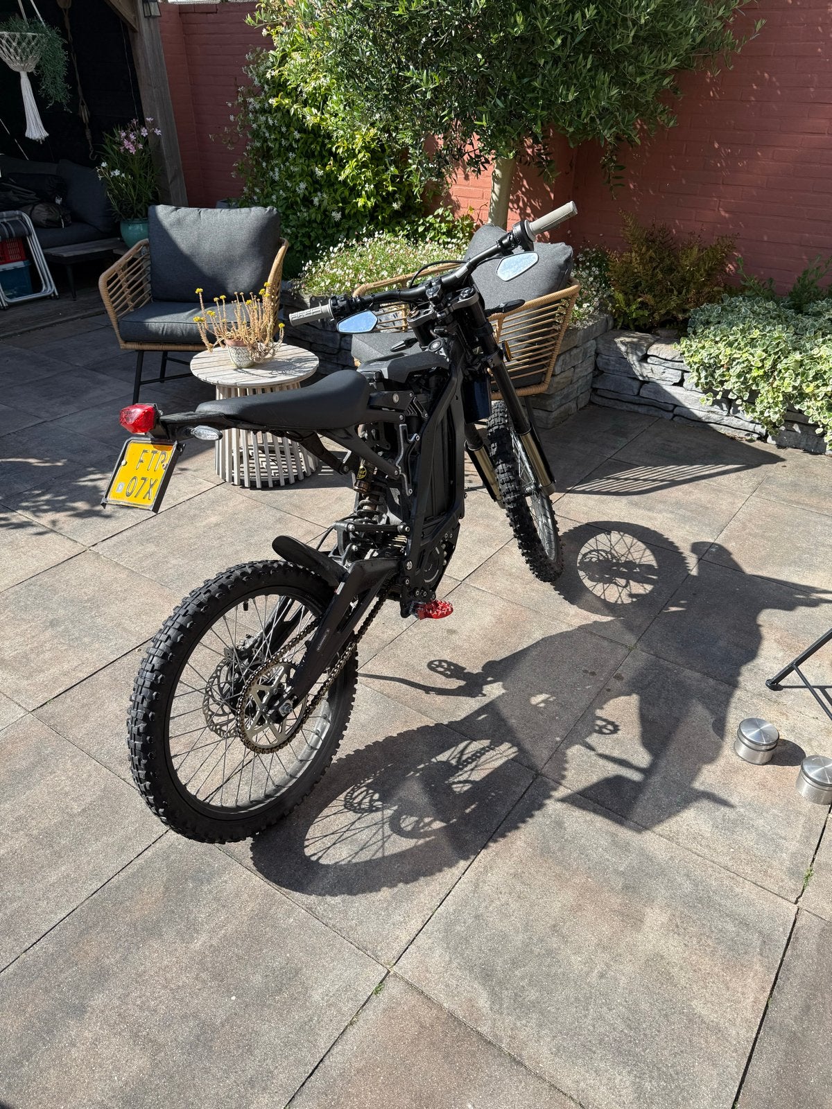Sur-Ron Light Bee X 2025 L1e op kenteken + verhoogd zadel, Fietsen en Brommers, Brommers | Overige merken, Ophalen, Gebruikt, Maximaal 45 km/u