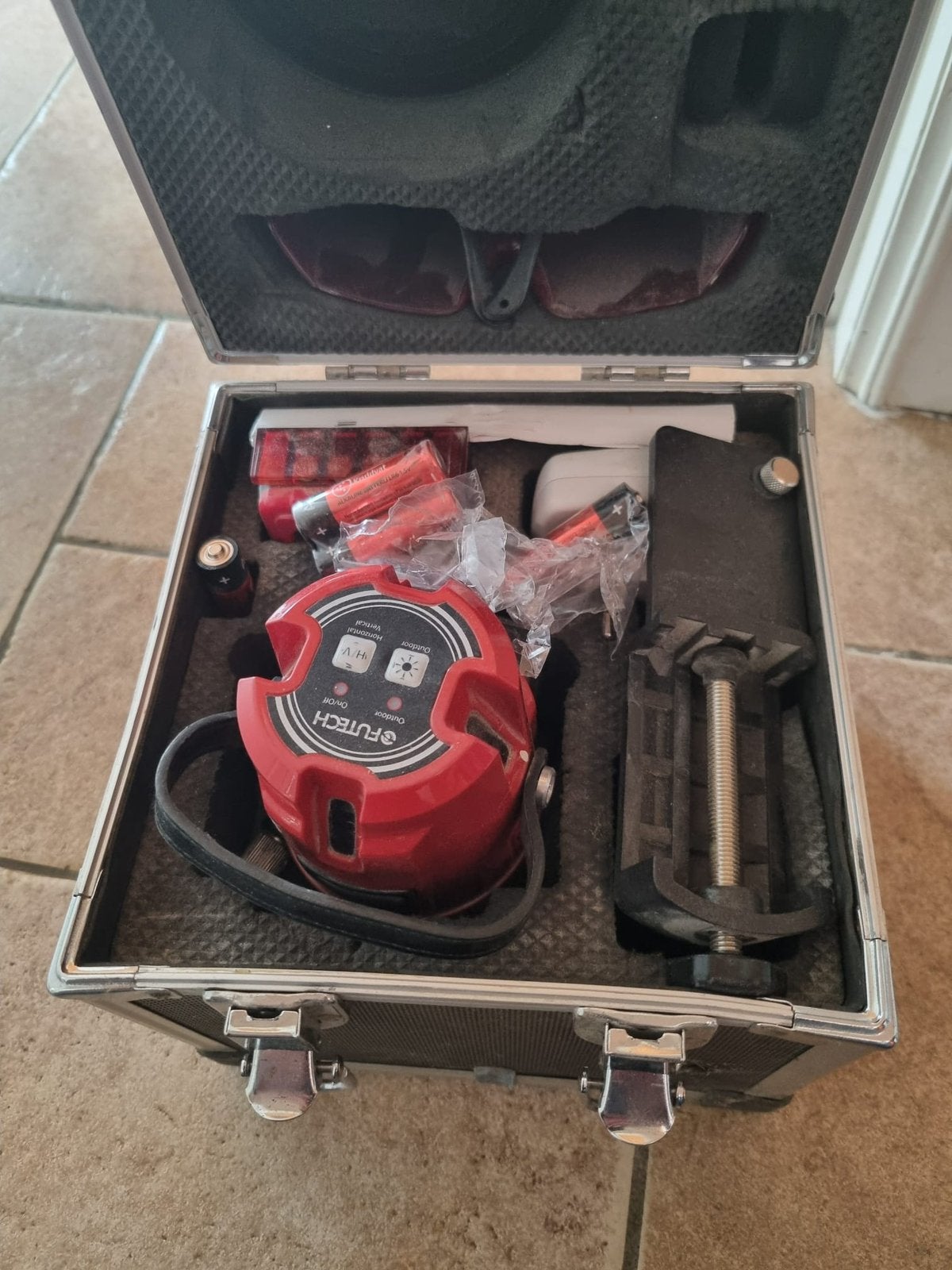 Futech laser, Ophalen, Zo goed als nieuw, Afstand