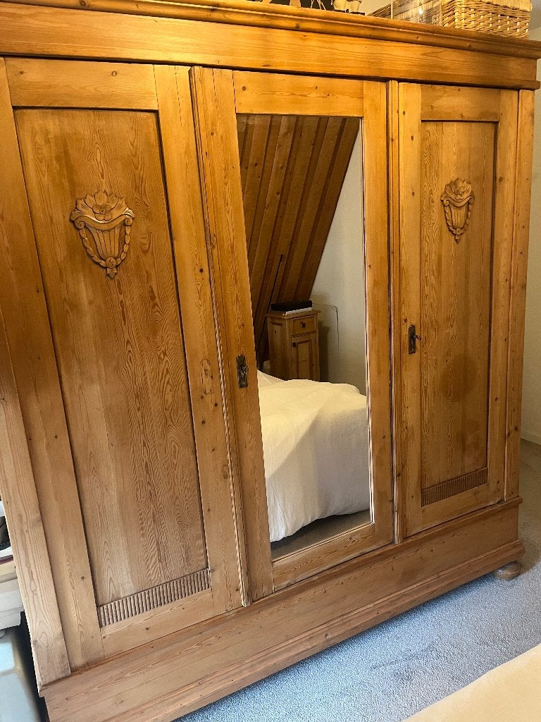 Antieke grenen kleding kast met pas spiegel, Ophalen