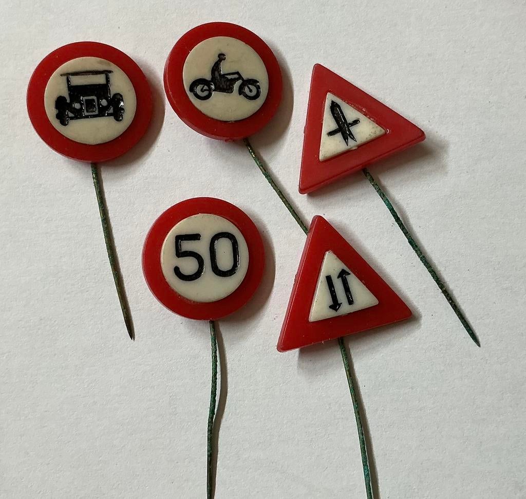 Oude speldjes verkeersborden, Ophalen of Verzenden, Gebruikt, Transport, Speldje of Pin