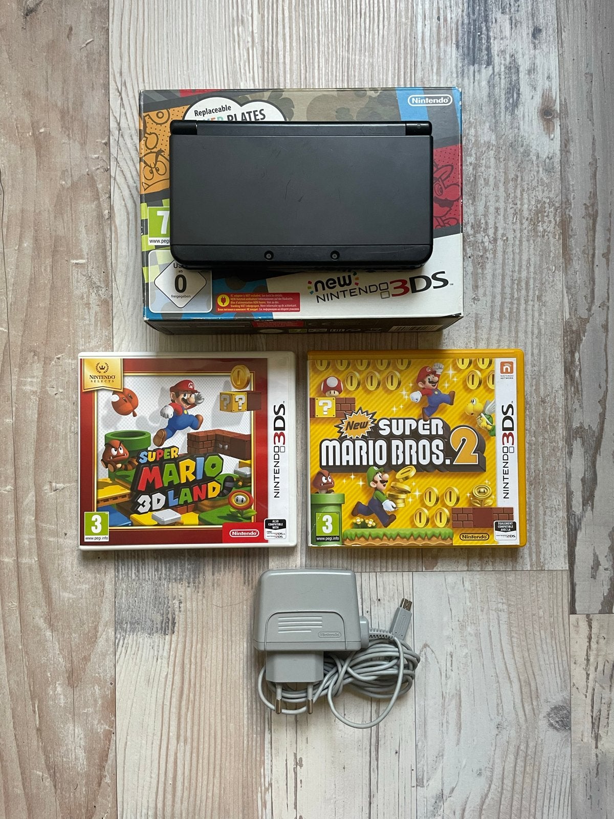 New Nintendo 3DS zwart + twee Mario spellen. Vakantie tip, Spelcomputers en Games, Met games, Zwart, Ophalen of Verzenden, 3DS