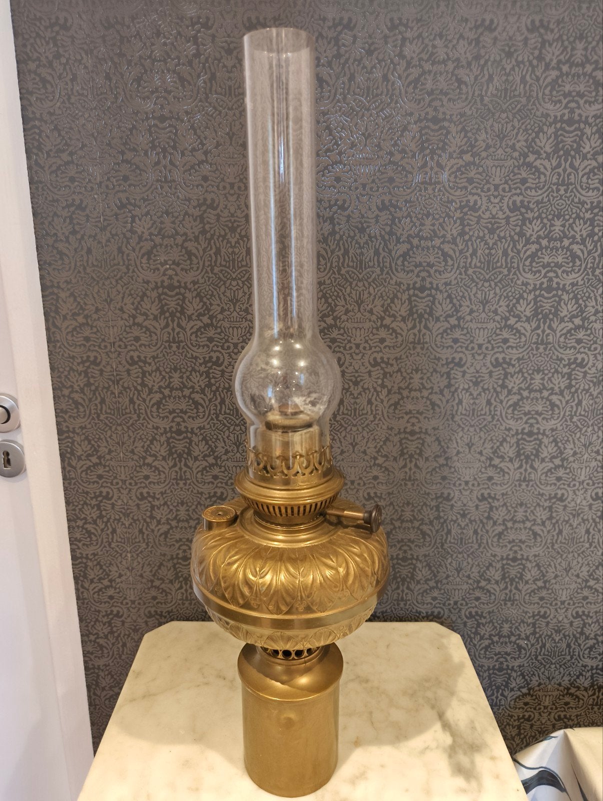 Antieke olielamp van messing met sierlijke details, Ophalen