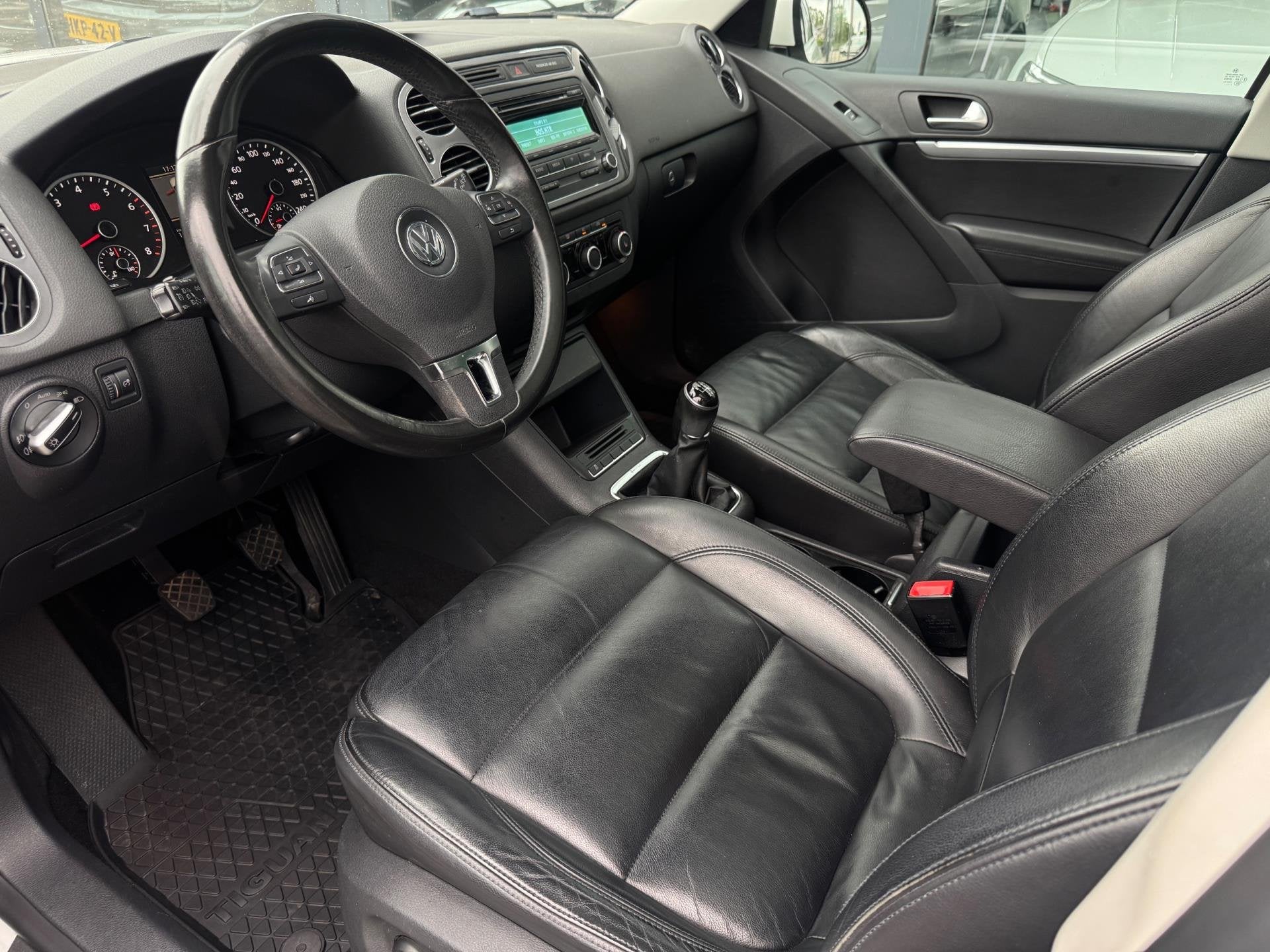 Volkswagen Tiguan 2.0 TSI Sport&Style 4Motion | Pano., Dealer onderhouden, Gebruikt, Zwart, 4 cilinders