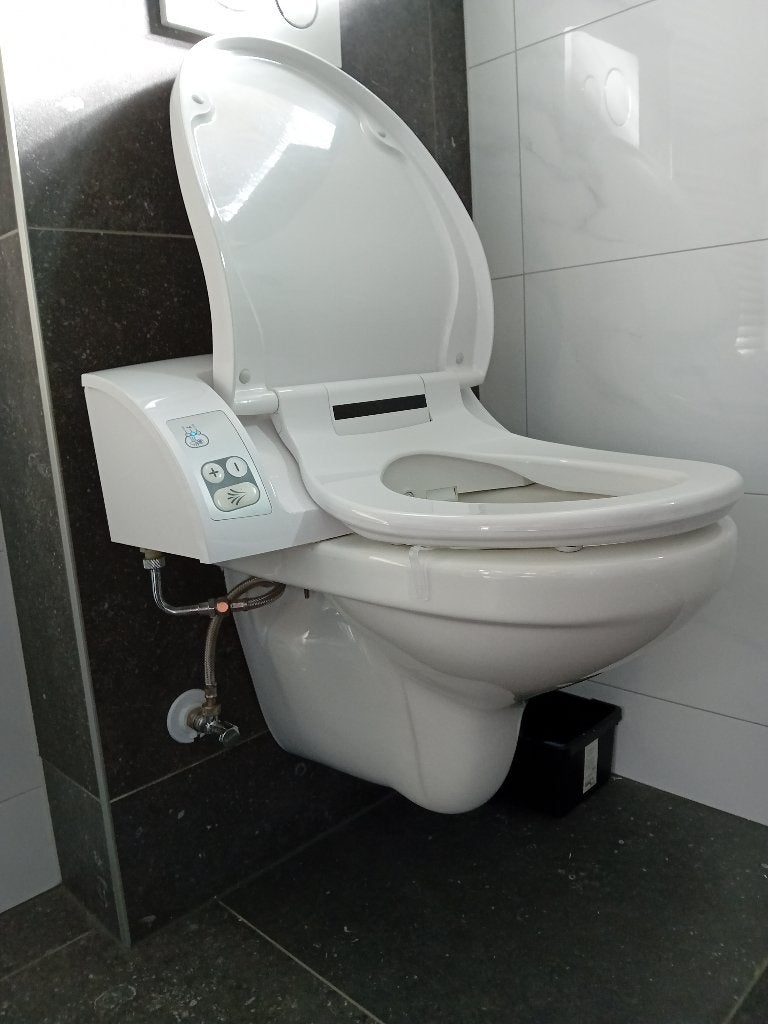 geberit douche wc  5000 plus met afst bed .douche wc is defe, Ophalen of Verzenden, Zo goed als nieuw, Toilet