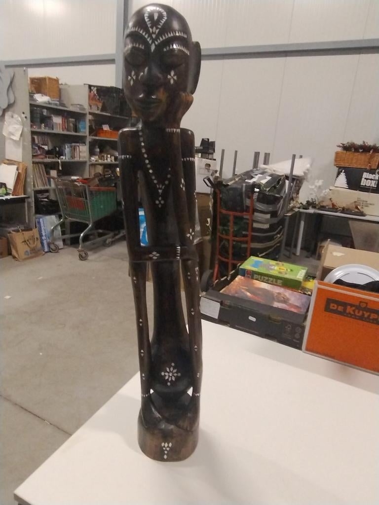 Afrikaans houten beeld met parelmoer inleg, 85 cm, Antiek en Kunst, Ophalen of Verzenden