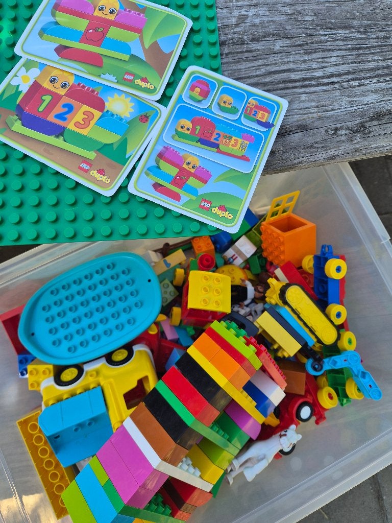 Grote doos LEGO Duplo met grondplaat en instructiekaarten, Kinderen en Baby's, Speelgoed | Duplo en Lego, Ophalen, Gebruikt, Duplo