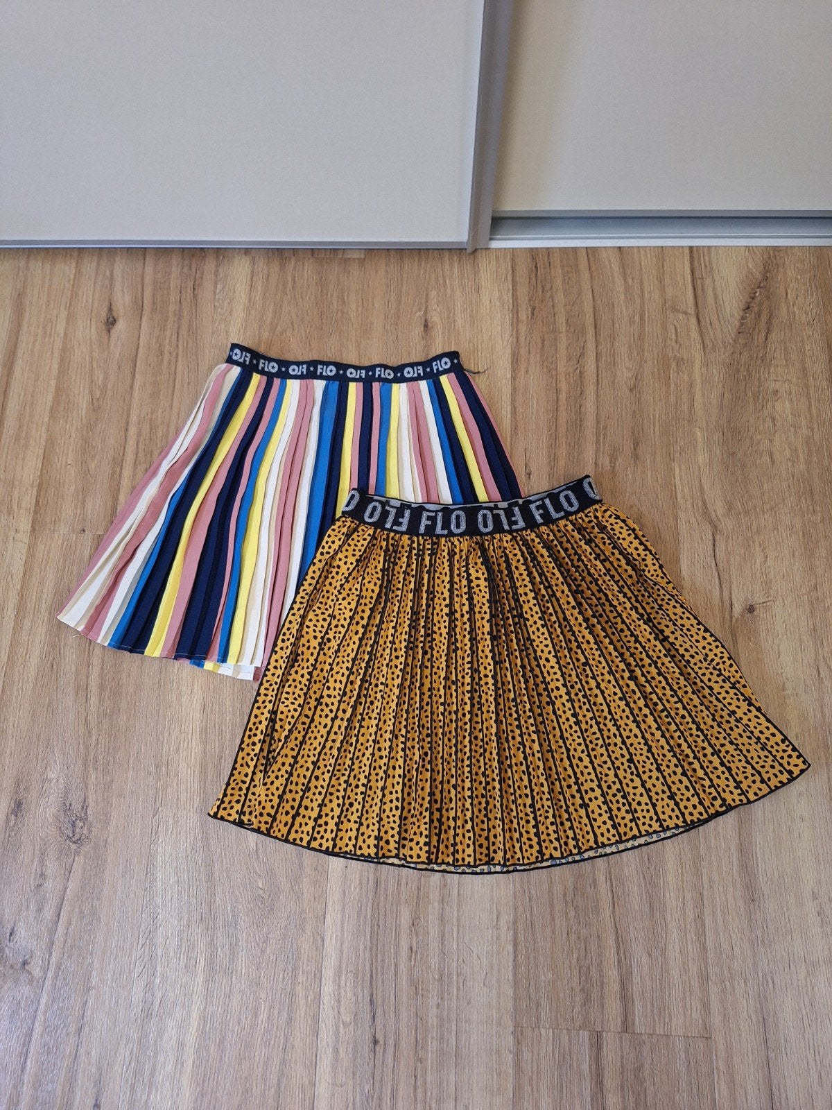 2 Mooie plicee rokjes van Like Flo maat 12-152., Kinderen en Baby's, Kinderkleding | Maat 152, Meisje, Ophalen of Verzenden, Zo goed als nieuw