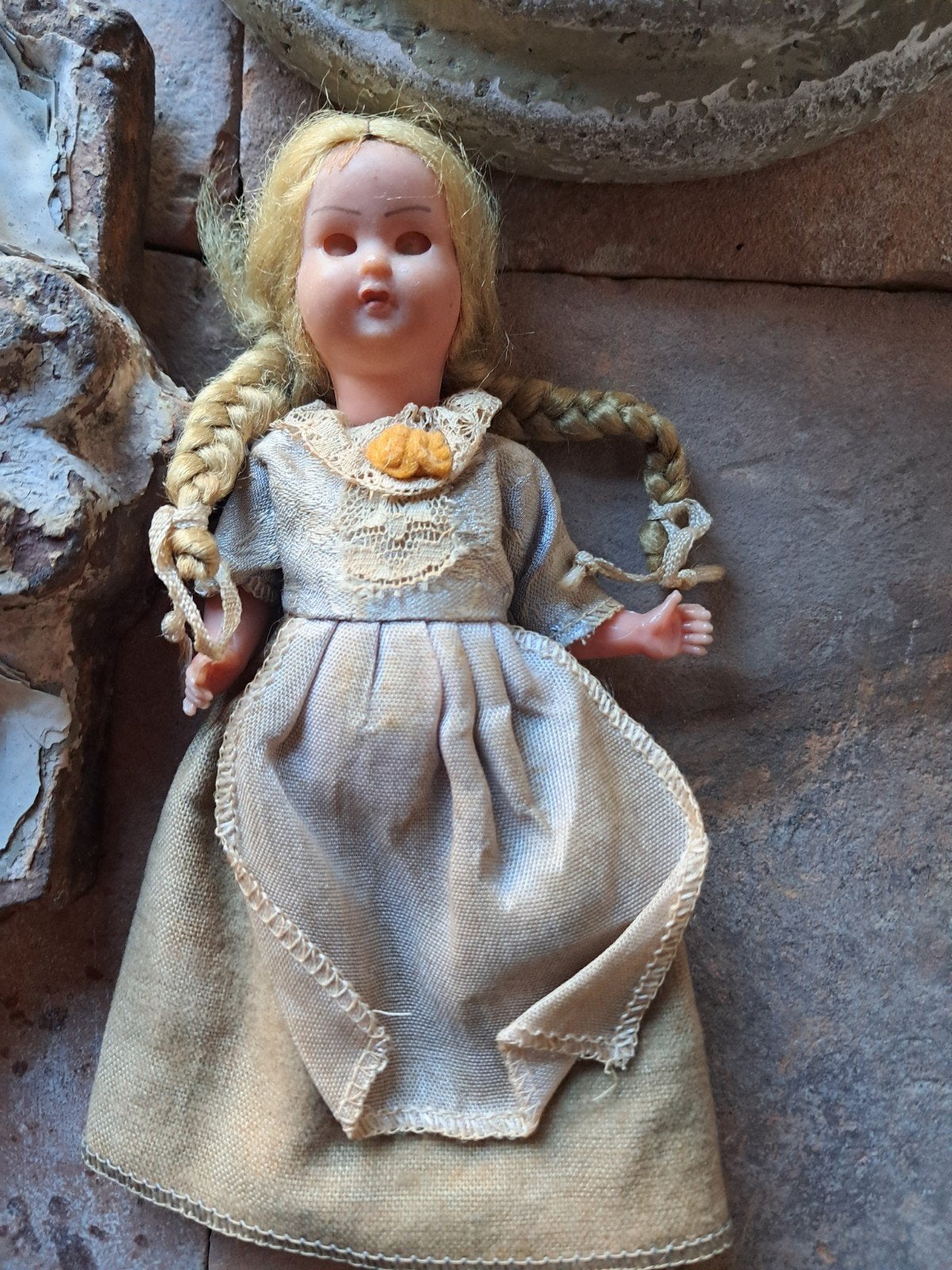 Antiek celluloid popje, slaapoogjes en mooie sleetse kleuren, Antiek en Kunst, Ophalen of Verzenden