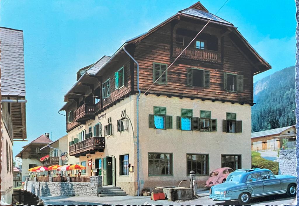 Ansichtkaart met auto Mercedes in Oostenrijk, Ophalen of Verzenden, 1960 tot 1980, Voertuig